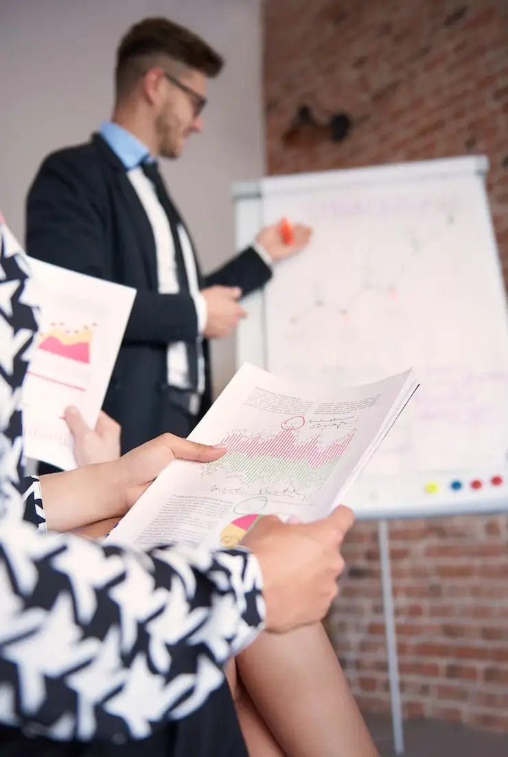 close-up-people-working-office_329181-16053